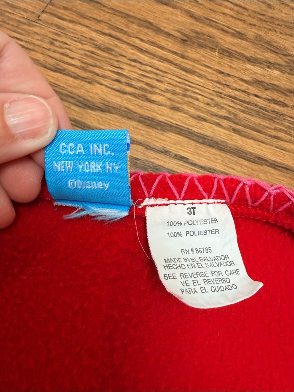 Disney vintage Y2K It’s A Small World After All toddler fleece button - Picture 3 of 6